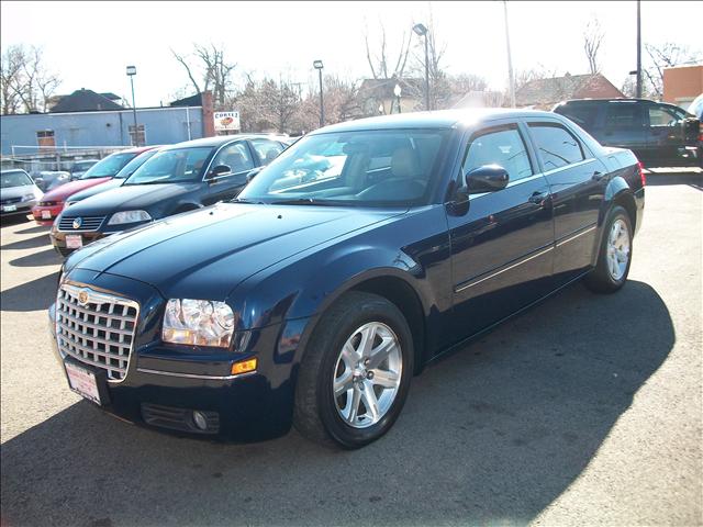 Chrysler 300 2005 photo 2