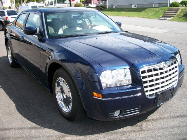 Chrysler 300 2005 photo 2