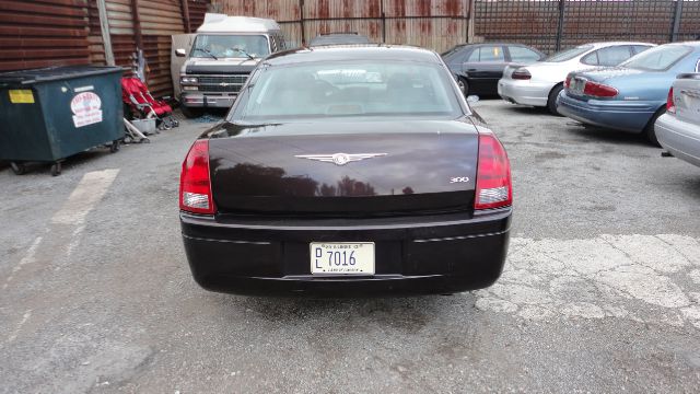 Chrysler 300 Base Sedan