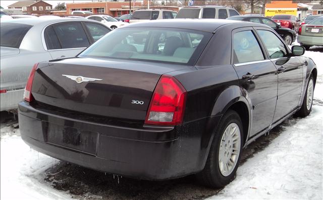 Chrysler 300 2005 photo 2