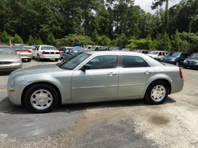 Chrysler 300 2005 photo 2