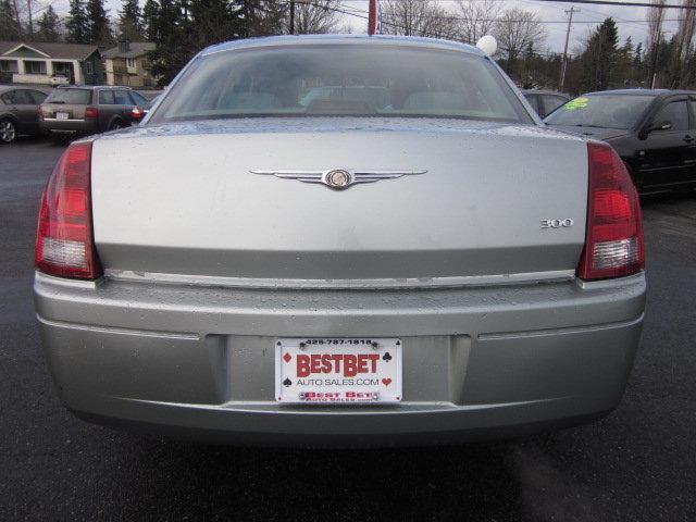 Chrysler 300 2005 photo 3