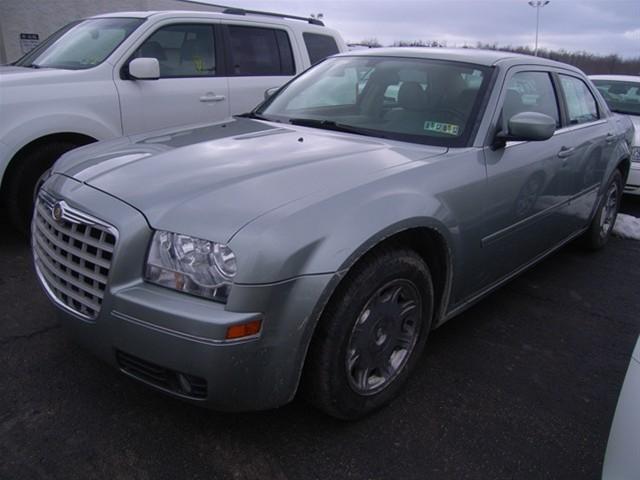 Chrysler 300 2005 photo 2