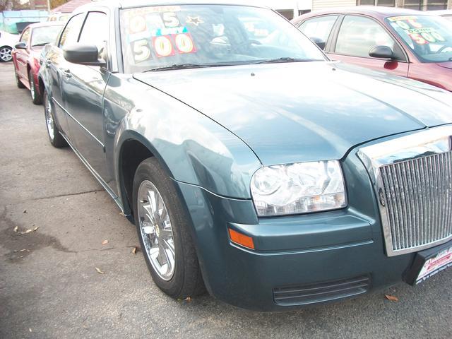 Chrysler 300 2005 photo 2