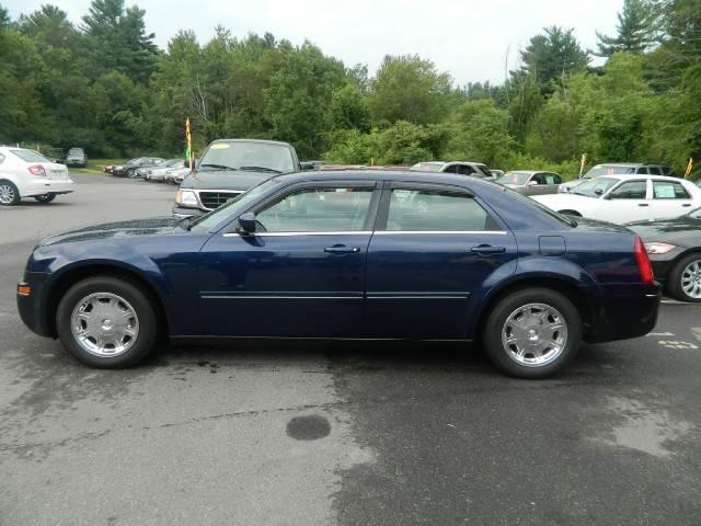 Chrysler 300 2005 photo 2