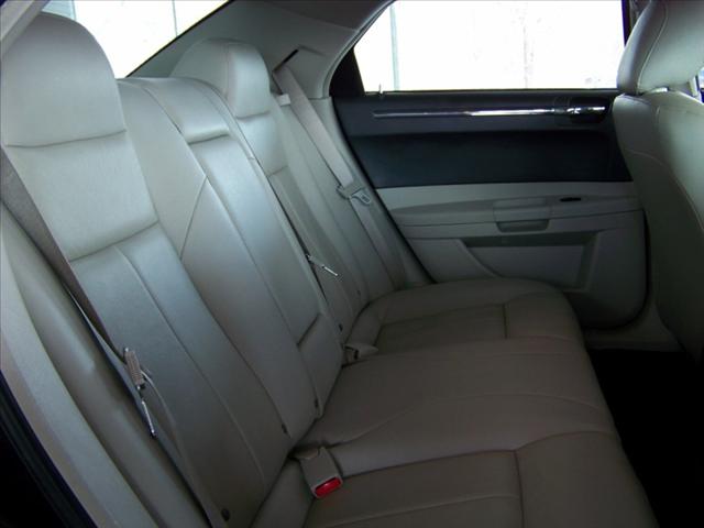Chrysler 300 2005 photo 3