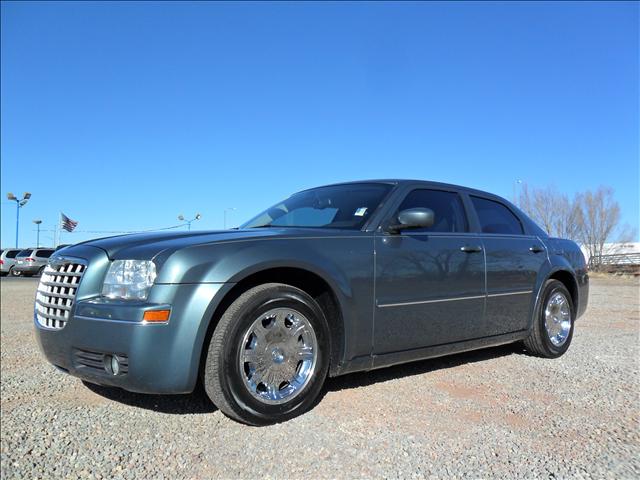 Chrysler 300 2005 photo 2