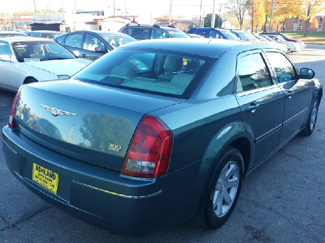 Chrysler 300 2005 photo 3