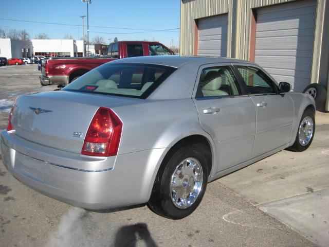 Chrysler 300 2005 photo 3