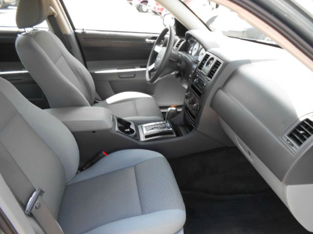 Chrysler 300 2005 photo 2