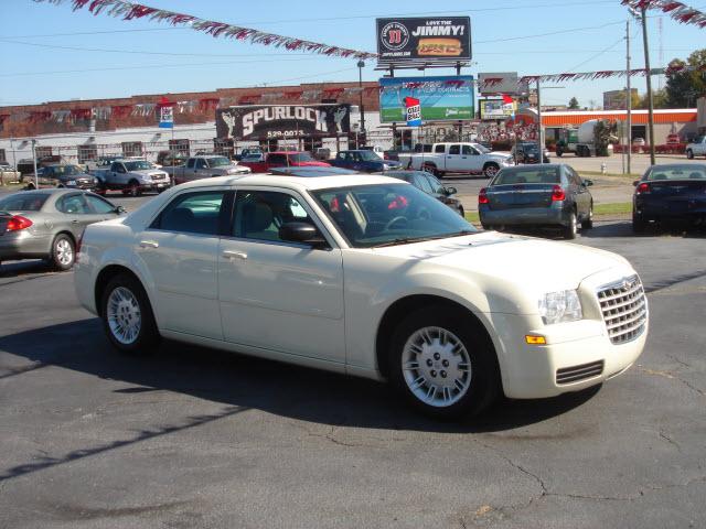 Chrysler 300 2005 photo 2