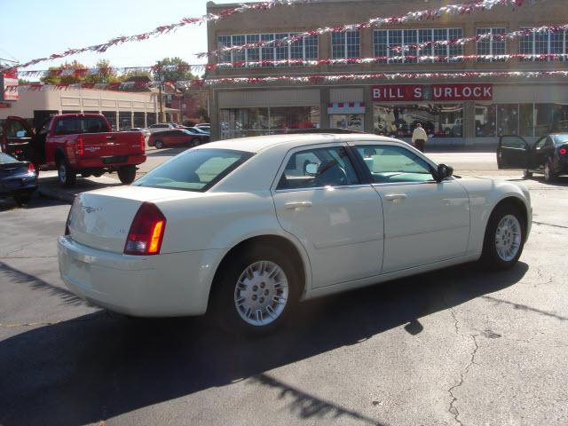 Chrysler 300 2005 photo 3
