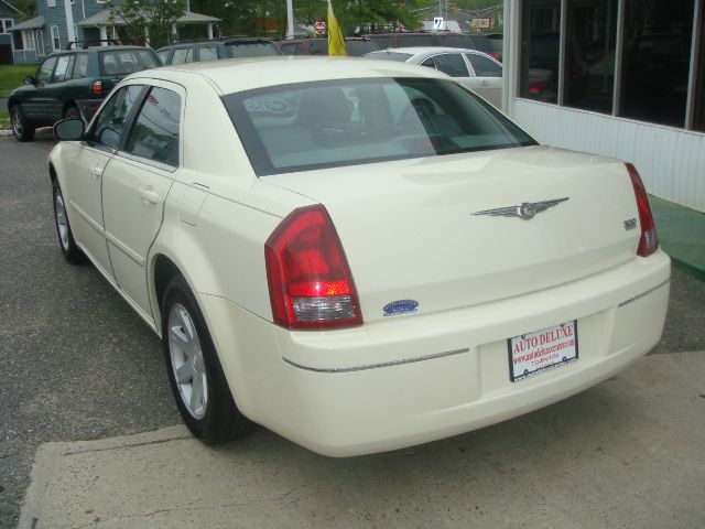 Chrysler 300 2005 photo 12
