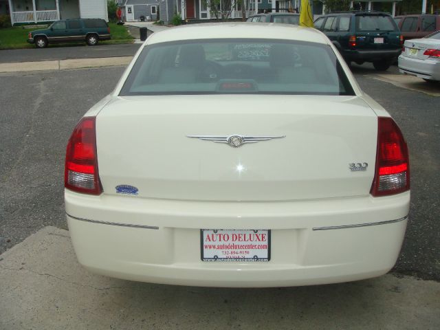 Chrysler 300 2005 photo 13