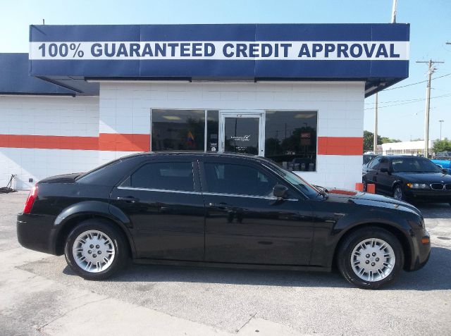 Chrysler 300 2005 photo 12