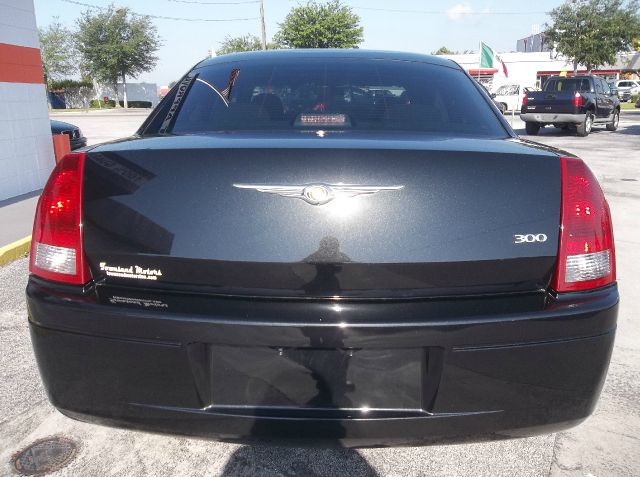 Chrysler 300 2005 photo 13