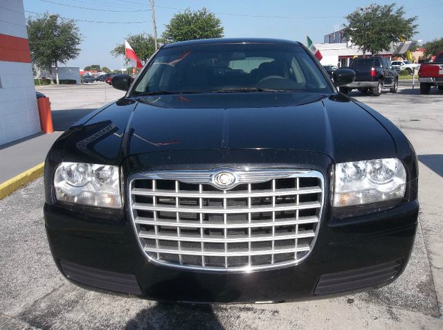 Chrysler 300 2005 photo 2