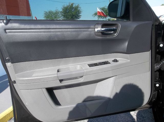Chrysler 300 2005 photo 8