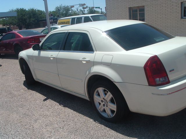 Chrysler 300 2005 photo 4