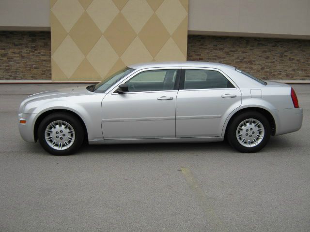 Chrysler 300 2005 photo 2
