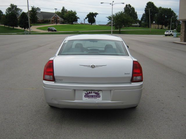 Chrysler 300 2005 photo 4