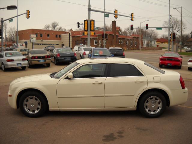Chrysler 300 2005 photo 1