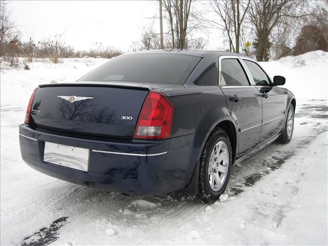 Chrysler 300 2005 photo 2