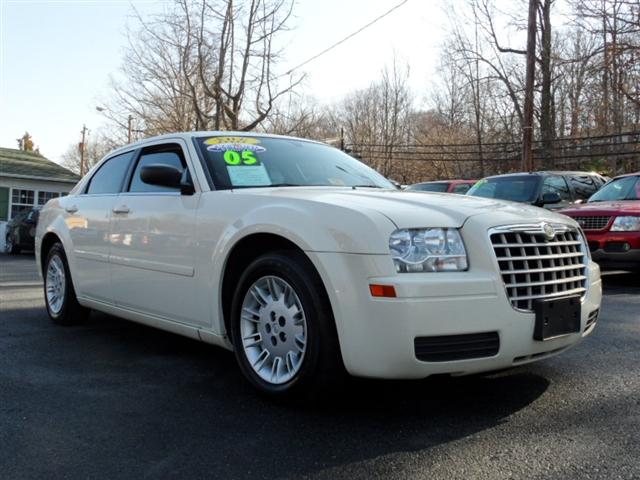 Chrysler 300 2005 photo 2