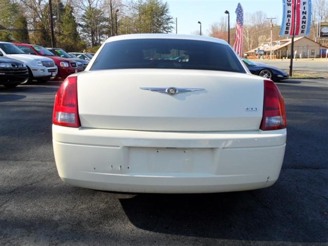 Chrysler 300 2005 photo 4