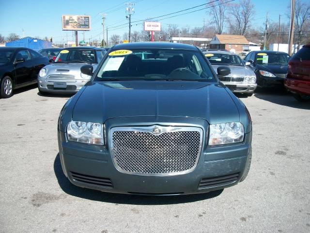 Chrysler 300 2005 photo 2