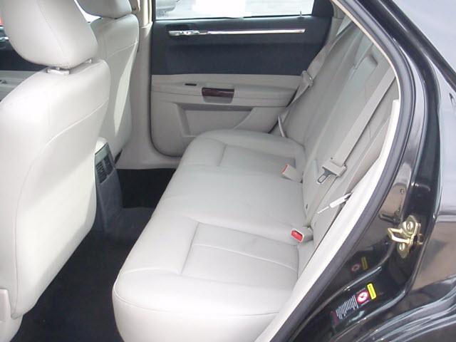 Chrysler 300 2005 photo 5