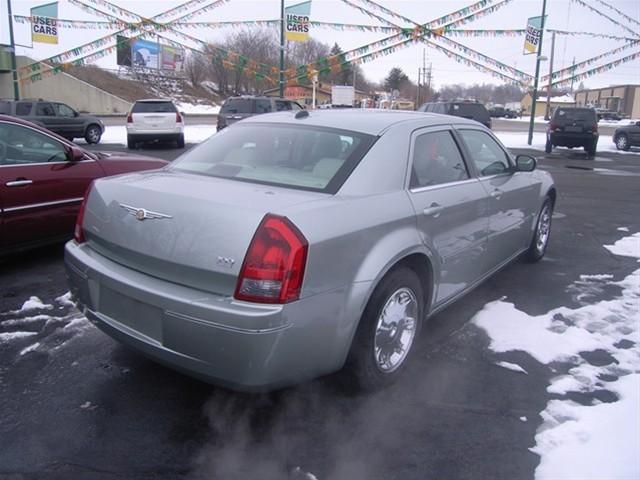 Chrysler 300 2005 photo 4