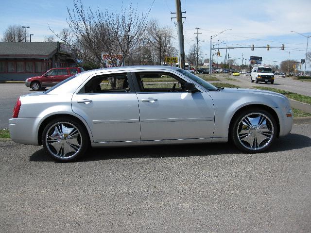 Chrysler 300 2005 photo 1