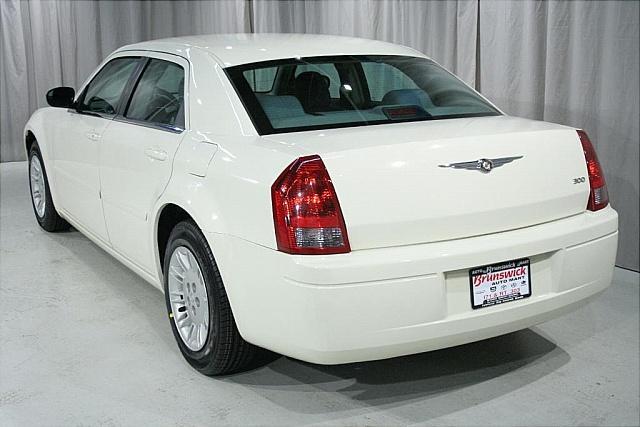 Chrysler 300 2005 photo 1