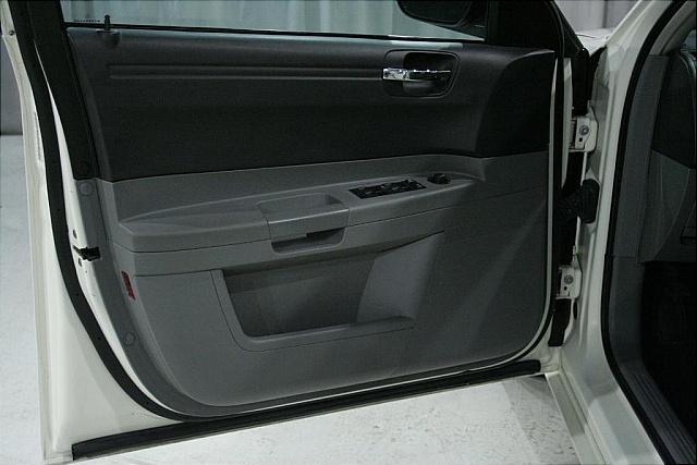 Chrysler 300 2005 photo 5