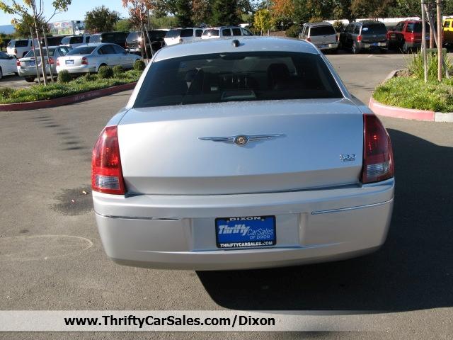 Chrysler 300 2005 photo 5