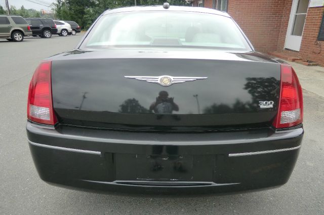 Chrysler 300 2005 photo 1