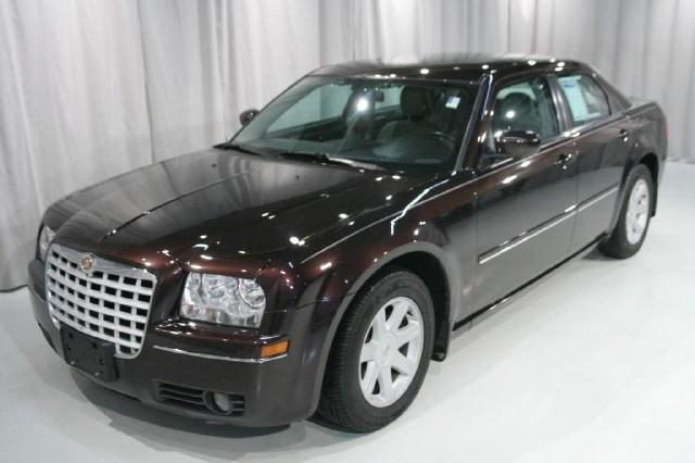 Chrysler 300 2005 photo 1