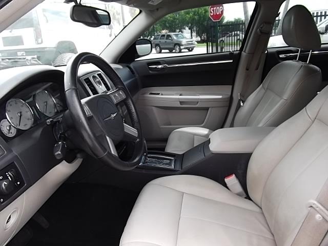Chrysler 300 2005 photo 3