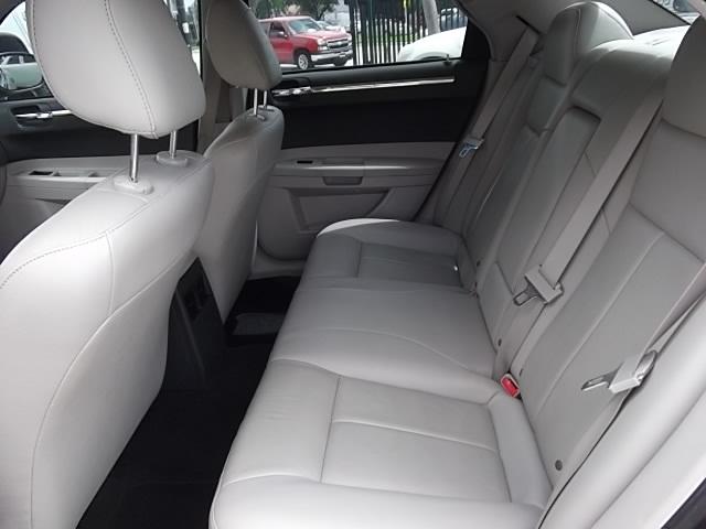 Chrysler 300 2005 photo 4