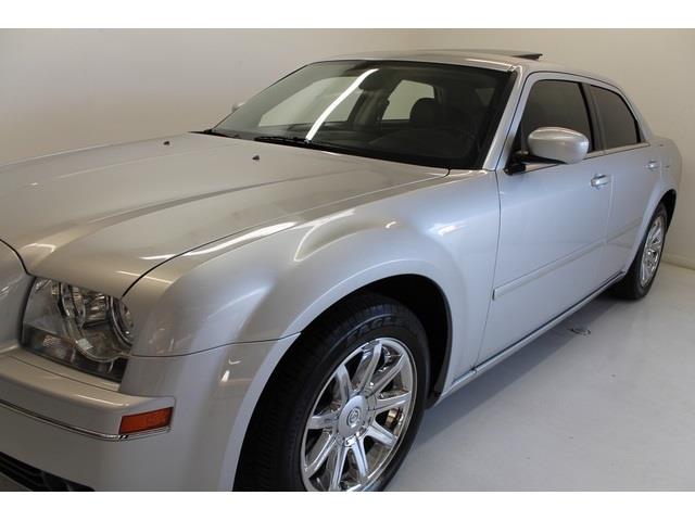 Chrysler 300 2005 photo 2