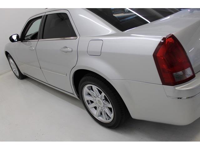 Chrysler 300 2005 photo 3
