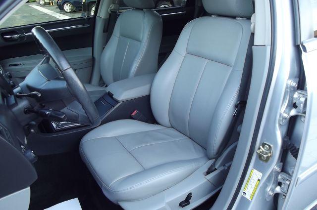 Chrysler 300 2006 photo 2