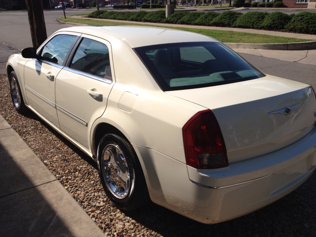 Chrysler 300 2006 photo 2