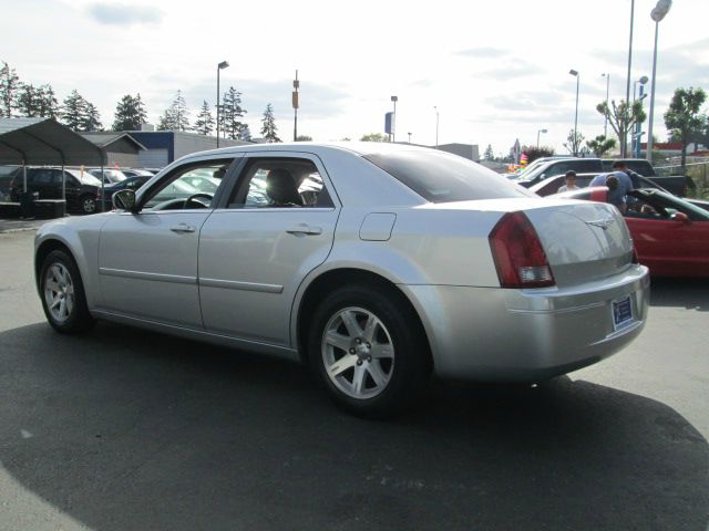 Chrysler 300 2006 photo 2