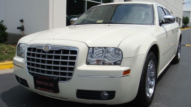 Chrysler 300 EX-L W/rear Ent System Sedan