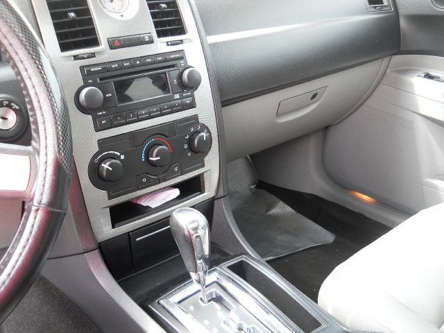 Chrysler 300 2006 photo 16