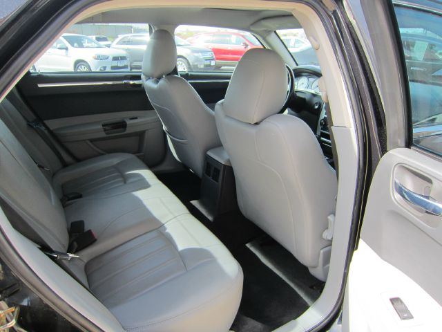 Chrysler 300 2006 photo 2