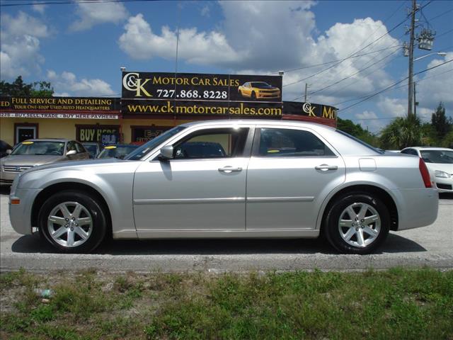Chrysler 300 2006 photo 2