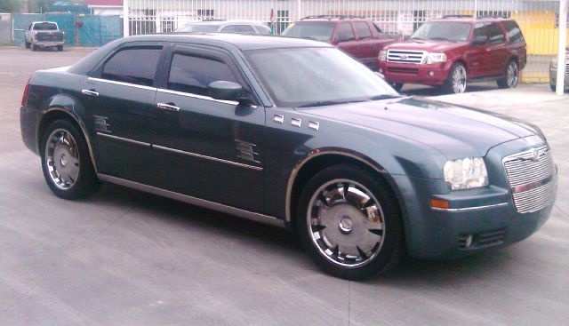 Chrysler 300 FWD 4dr Sedan